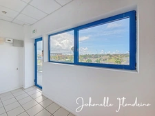 Local à louer, 1er étage avec ascenseur, 82 m², Immeuble Omale, Colin Petit-Bourg