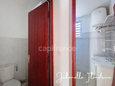 Local professionnel de 151 m² / usage mixte – 5 pièces + mezzanine de 51 m² – CAPESTERRE-BELLE-EAU (971)