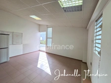 Jarry – Local professionnel sur 2 niveaux avec showroom/stockage et bureau - rue de l'industrie