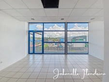 Local à louer, 1er étage avec ascenseur, 82 m², Immeuble Omale, Colin Petit-Bourg
