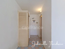 Saint-François - Studio avec terrasse à rénover, à deux pas de la Marina