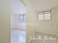 Appartement 2 chambres + 1 bureau - eau + électricité comprises - PORT LOUIS (971)