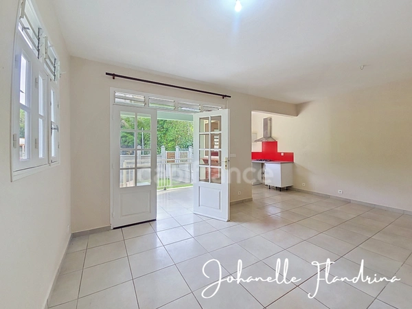 Appartement à louer, bas de villa, 2 pièces - Beausoleil, LES ABYMES (971)