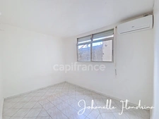 Appartement 2 chambres + 1 bureau - eau + électricité comprises - PORT LOUIS (971)