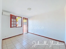 Local professionnel de 151 m² / usage mixte – 5 pièces + mezzanine de 51 m² – CAPESTERRE-BELLE-EAU (971)