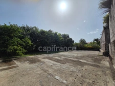 Propriété rare avec maison + 3 logements indépendants – 1850 m² constructible – Basse-Terre centre