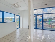 Local à louer, 1er étage avec ascenseur, 82 m², Immeuble Omale, Colin Petit-Bourg