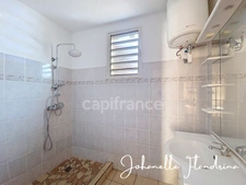 Local professionnel de 151 m² / usage mixte – 5 pièces + mezzanine de 51 m² – CAPESTERRE-BELLE-EAU (971)