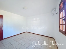 Local professionnel de 151 m² / usage mixte – 5 pièces + mezzanine de 51 m² – CAPESTERRE-BELLE-EAU (971)