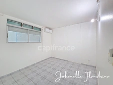 Appartement 2 chambres + 1 bureau - eau + électricité comprises - PORT LOUIS (971)