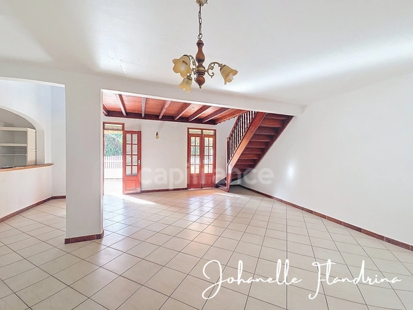 Maison 152 m², 5 pièces + grande mezzanine - Résidence principale, usage professionnel ou mixte - CAPESTERRE BELLE EAU (971)