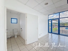 Local à louer, 1er étage avec ascenseur, 82 m², Immeuble Omale, Colin Petit-Bourg
