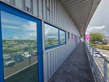 Local à louer, 1er étage avec ascenseur, 82 m², Immeuble Omale, Colin Petit-Bourg