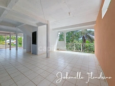 Maison avec vue dégagée, 3 chambres + mezzanine, possibilité de bas de villa - 3 000 m² de terrain