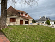 Maison à vendre 7 pièces SARAN (45)d'environ 140m² sur un terrain de 1685m² avec sous-sol et dépendance