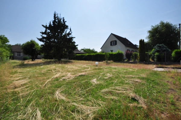 Terrain à vendre au centre de CHECY (45)non viabilisé en dehors d'un lotissement, beau quartier