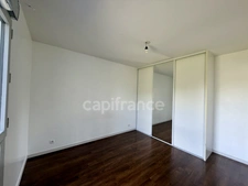 À vendre – Appartement 2 pièces dernier étage avec balcon, parking et prestations impeccables – Cergy