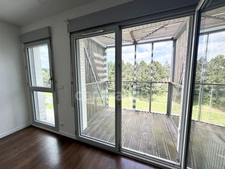 À vendre – Appartement 2 pièces dernier étage avec balcon, parking et prestations impeccables – Cergy