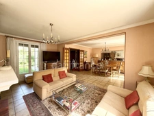 Maison familiale de 131 m² à vendre à Cergy Village – 3 chambres, bureau, jardin et garage