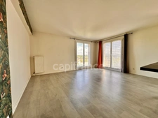 Rare : 4 pièces en dernier étage + grand balcon et double parking à Saint-Ouen-l’Aumône