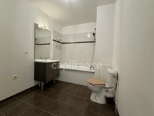 À vendre – Appartement 2 pièces dernier étage avec balcon, parking et prestations impeccables – Cergy