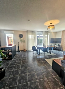 Bassens – Une très jolie maison familiale dans un état impeccable avec jardin, garage,  spa et sauna.