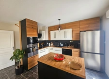 Bassens – Une très jolie maison familiale dans un état impeccable avec jardin, garage,  spa et sauna.