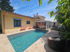 Villa de 193m² avec maison, studio et appartement, piscine, jardin