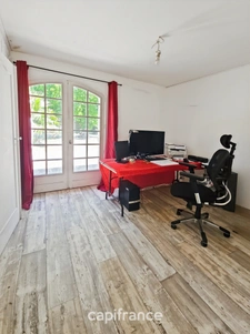  A Saint-André-de-Cubzac, maison familiale avec fort potentiel, dépendance de 85m², terrain de 4496m², 4 chambres
