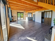 A Cézac, jolie maison en pierre rénovée, terrain de 447m², piscine
