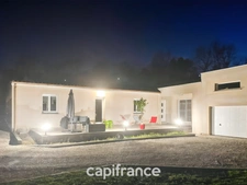Maison de plain pied de 141m², 4 chambres, bureau, jardin, double garage, terrain de 1440m²