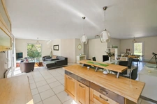 Maison de plain pied de 141m², 4 chambres, bureau, jardin, double garage, terrain de 1440m²