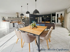 Immense locaux d'activité à EYSINES de 441m² avec maison contemporaine de 9 pièces