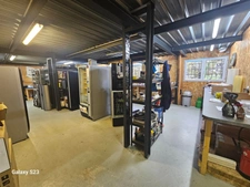 Immense locaux d'activité à EYSINES de 441m² avec maison contemporaine de 9 pièces