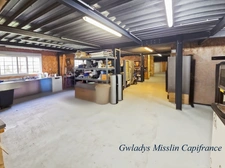 Magnificent property in EYSINES with a contemporary 9-room house and a huge 235m² loft/commercial space