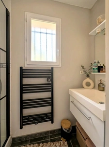 Bassens – Une très jolie maison familiale dans un état impeccable avec jardin, garage,  spa et sauna.