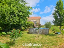 A Cézac, jolie maison en pierre rénovée, terrain de 447m², piscine