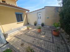 Villa de 193m² avec maison, studio et appartement, piscine, jardin