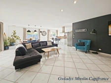 Immense locaux d'activité à EYSINES de 441m² avec maison contemporaine de 9 pièces