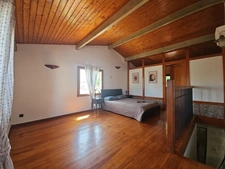 Villa de 193m² avec maison, studio et appartement, piscine, jardin