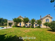 Propriété d’exception avec Maison de 10 pièces, maison T3, terrain de 2844m², piscine, garages, dépendances.