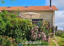 A Cézac, jolie maison en pierre rénovée, terrain de 447m², piscine