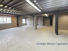 Immense locaux d'activité à EYSINES de 441m² avec maison contemporaine de 9 pièces
