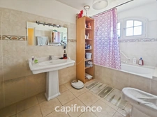  A Saint-André-de-Cubzac, maison familiale avec fort potentiel, dépendance de 85m², terrain de 4496m², 4 chambres