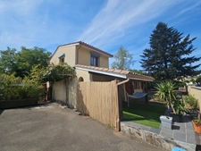 Villa de 193m² avec maison, studio et appartement, piscine, jardin
