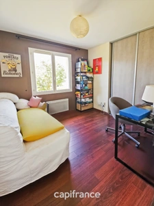 Très agréable maison 6 pièces, jardin, piscine, double garage