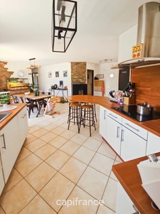 Très agréable maison 6 pièces, jardin, piscine, double garage
