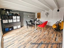 Immense locaux d'activité à EYSINES de 441m² avec maison contemporaine de 9 pièces