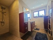 Villa de 193m² avec maison, studio et appartement, piscine, jardin