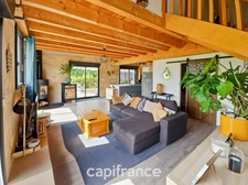 A Cézac, jolie maison en pierre rénovée, terrain de 447m², piscine